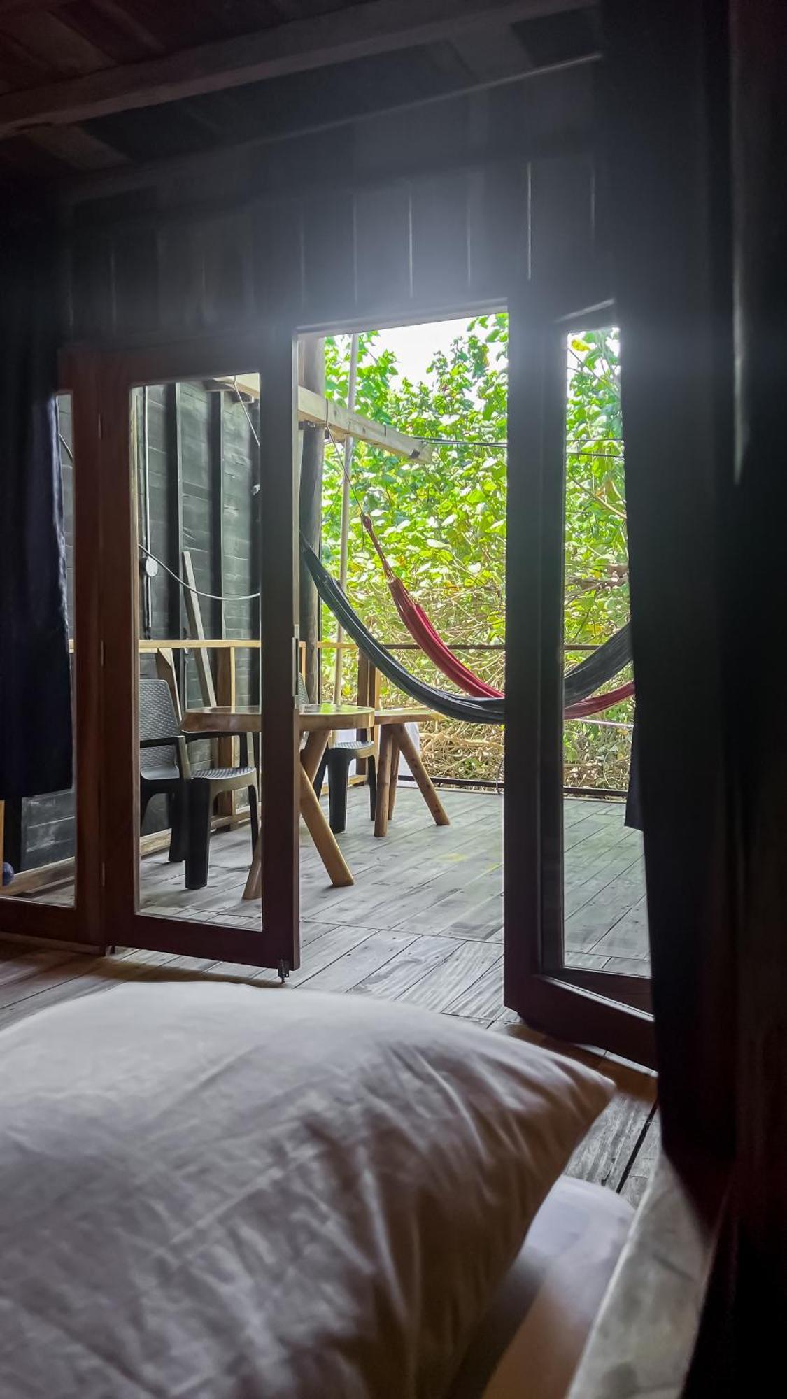 Hostal Mocambo Beach Guachaca Екстериор снимка