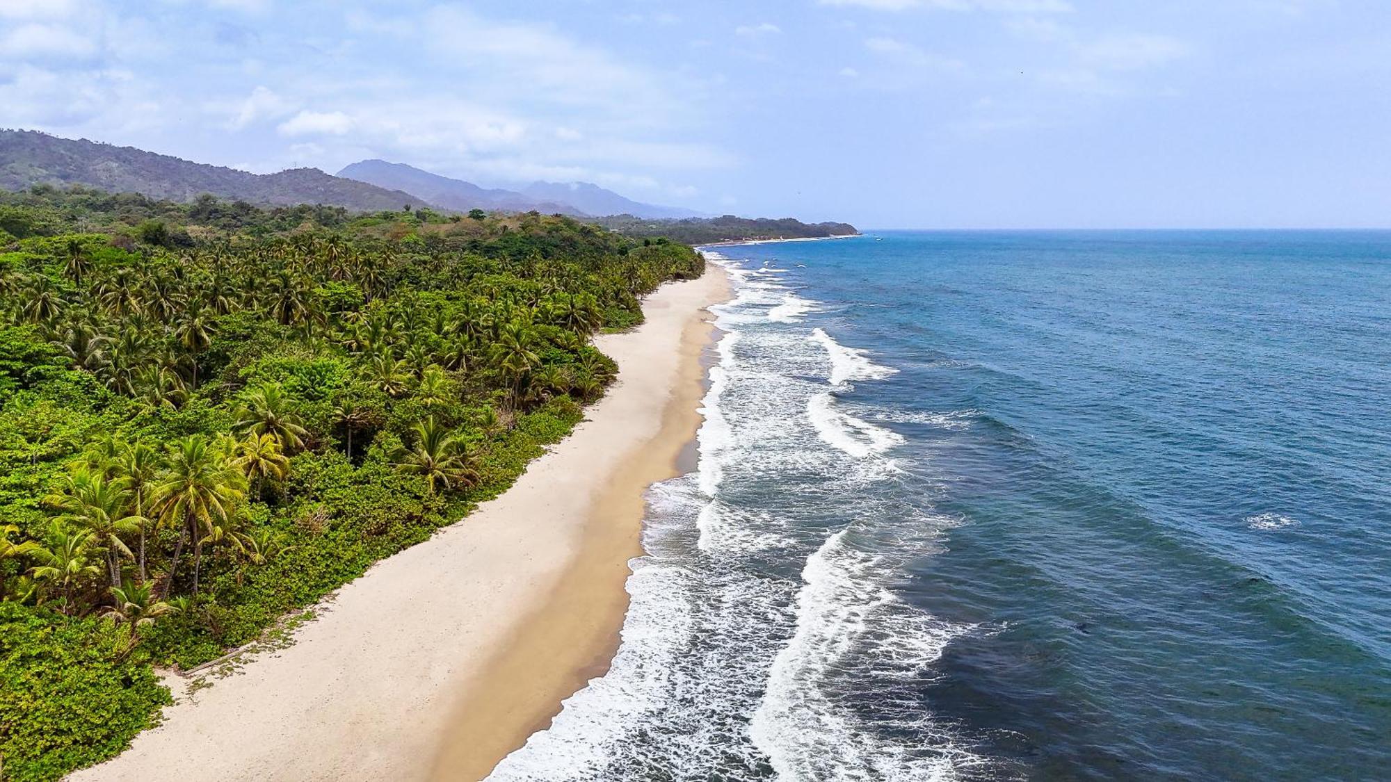 Hostal Mocambo Beach Guachaca Екстериор снимка