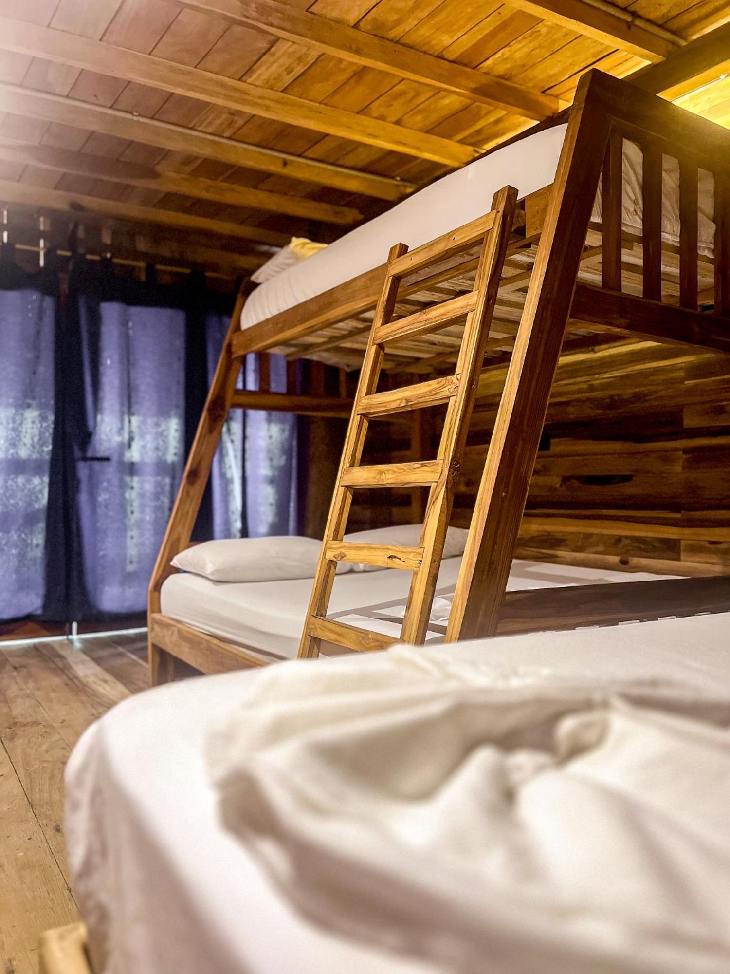 Hostal Mocambo Beach Guachaca Екстериор снимка