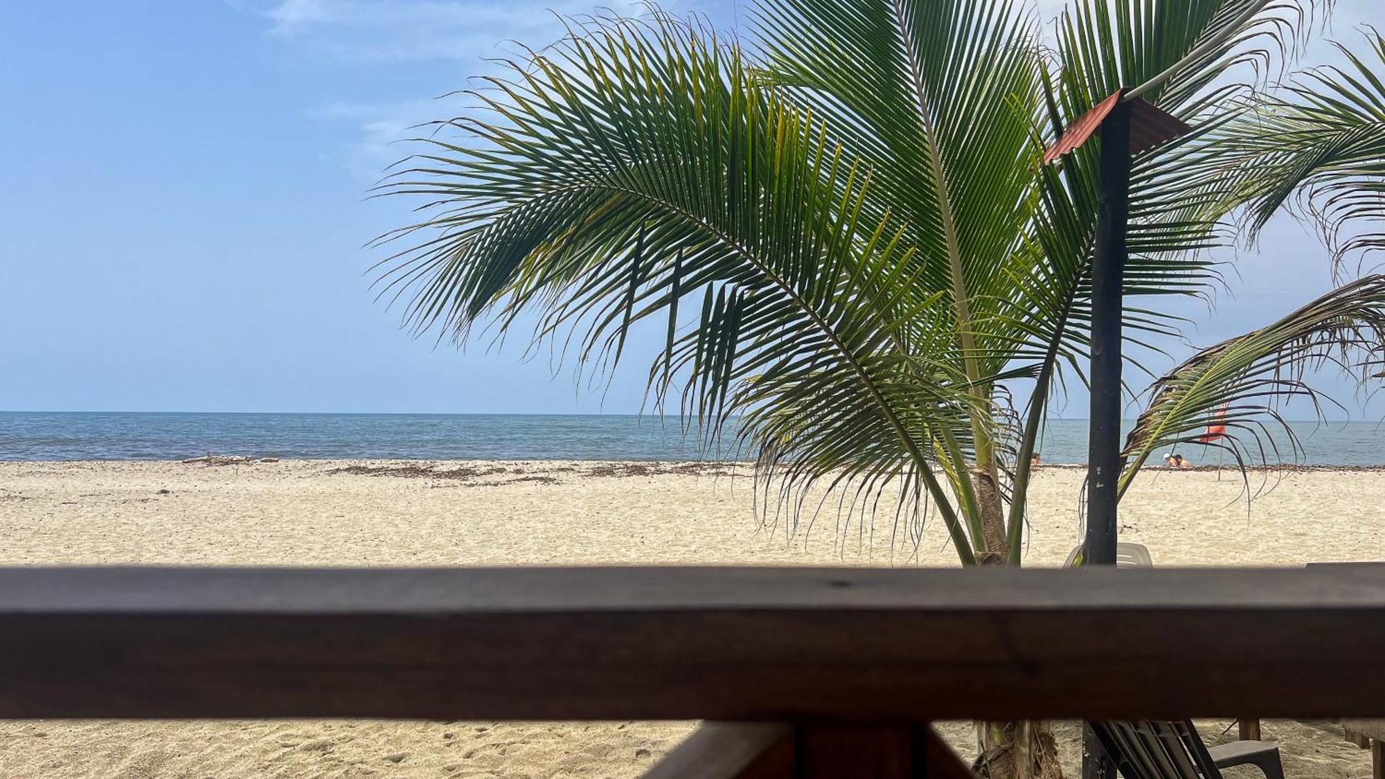 Hostal Mocambo Beach Guachaca Екстериор снимка