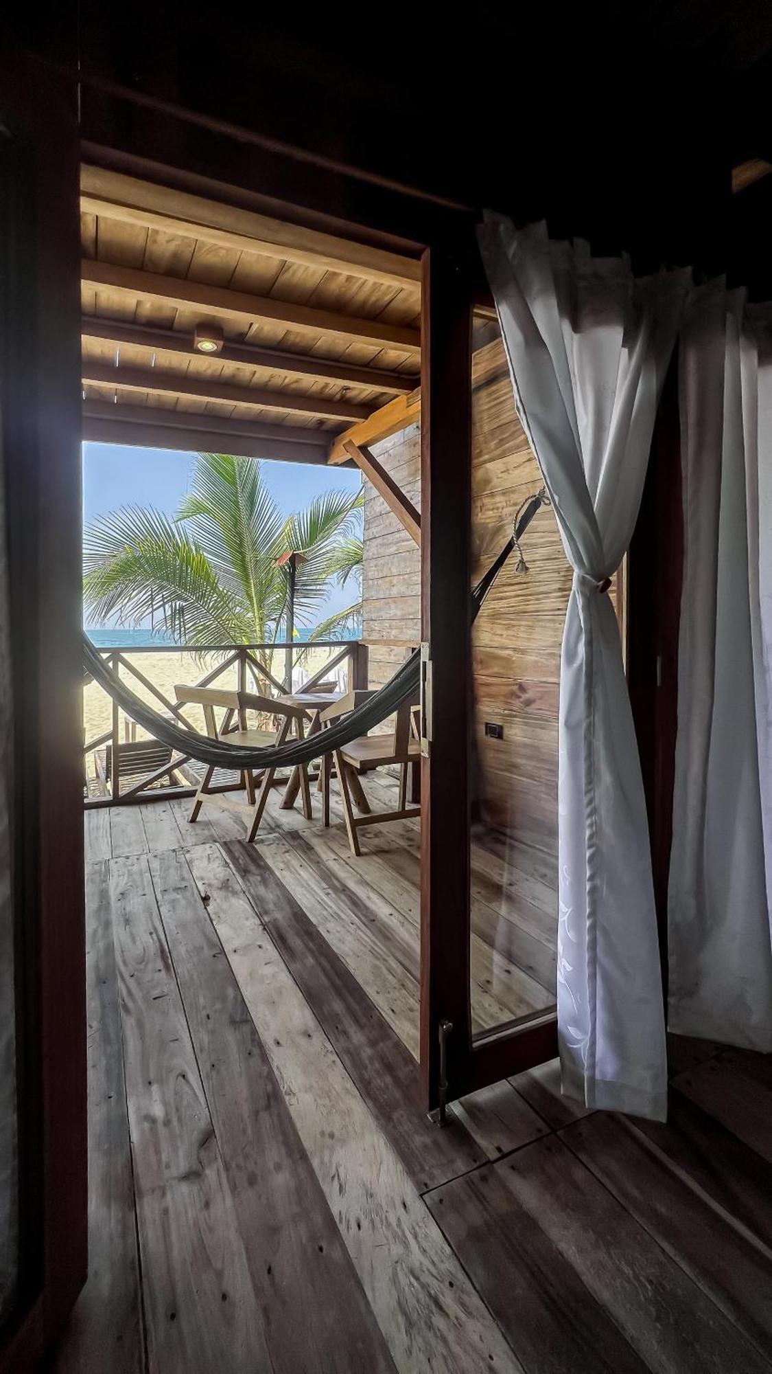 Hostal Mocambo Beach Guachaca Екстериор снимка