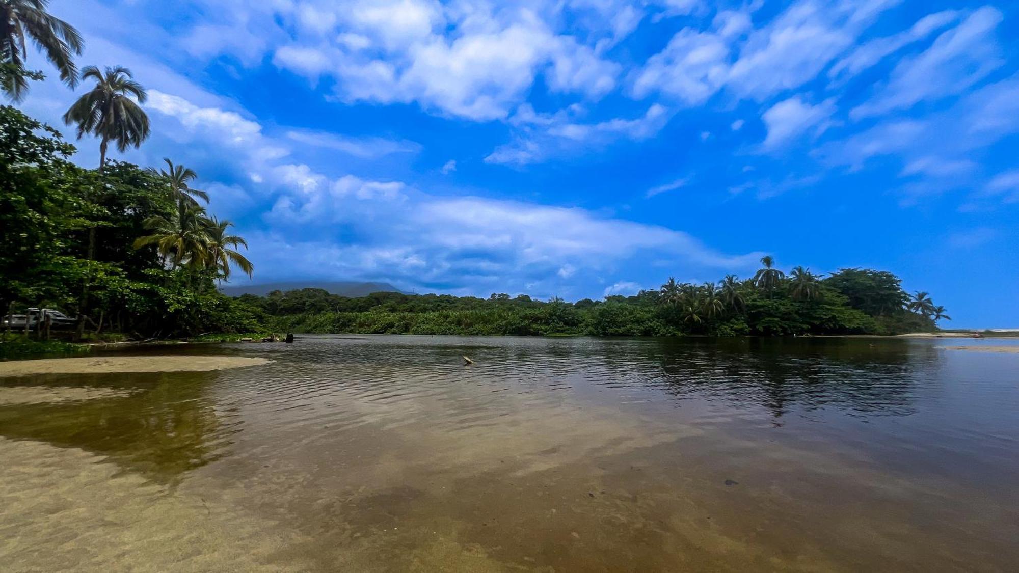 Hostal Mocambo Beach Guachaca Екстериор снимка