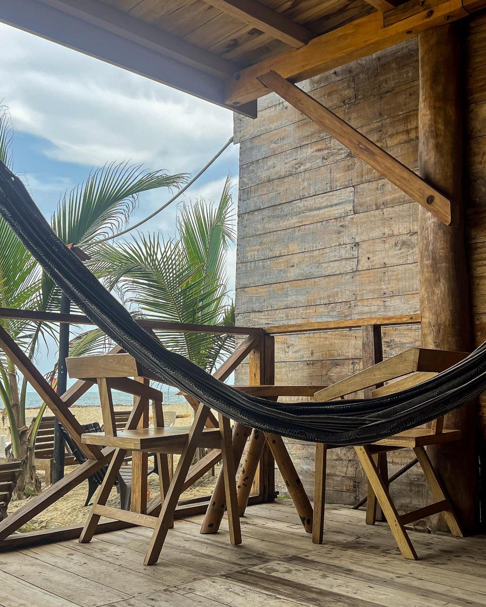 Hostal Mocambo Beach Guachaca Екстериор снимка